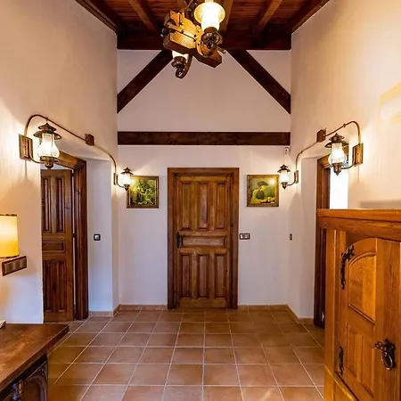 Micaela Ламадрид